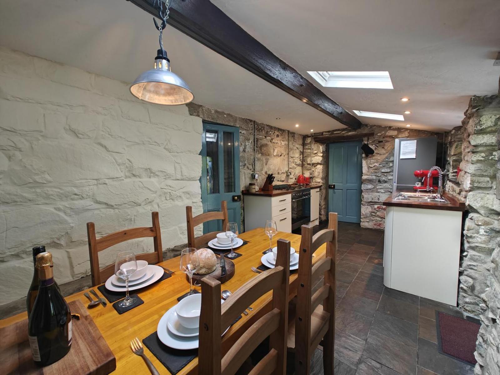 Holiday home Y Cwtch - Panoramic Mountain Views Within Snowdonia's National Park - 4x4 Recommended *