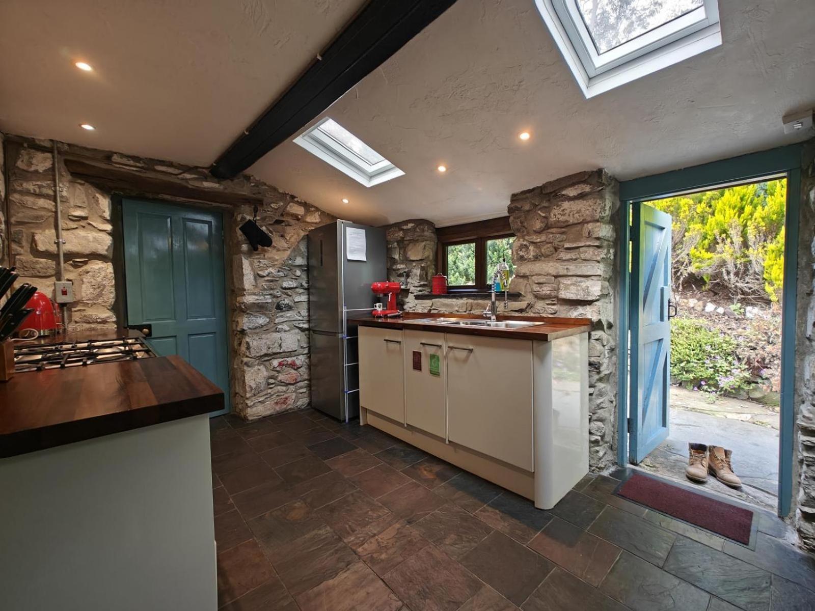 Y Cwtch - Panoramic Mountain Views Within Snowdonia's National Park - 4x4 Recommended Holiday home Dolgellau